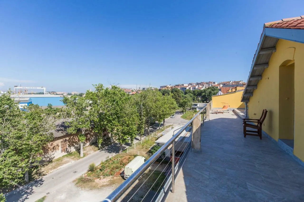 Apartment Maria Lussi Pola 0*,