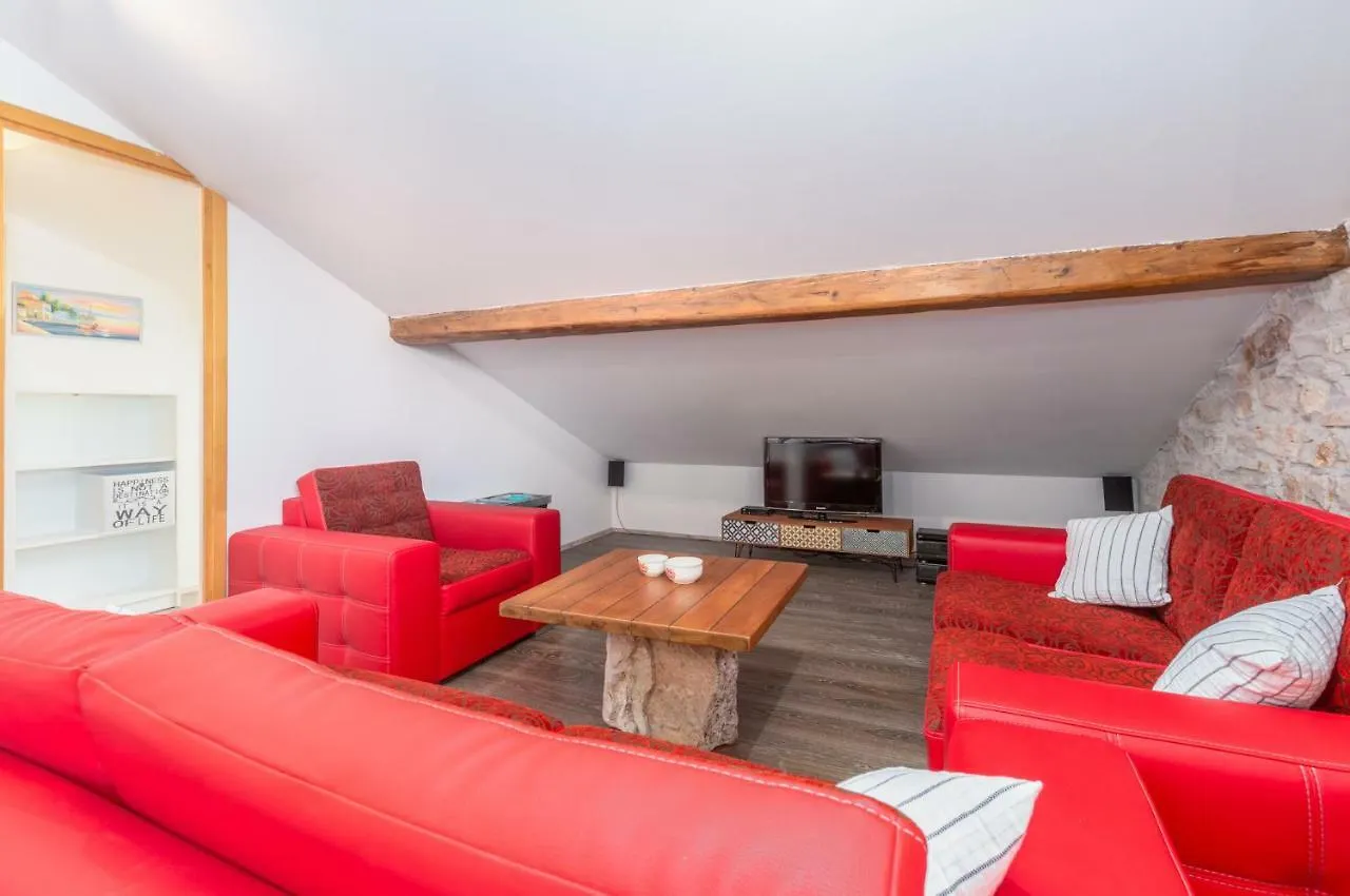 Apartment Maria Lussi Pula Croácia